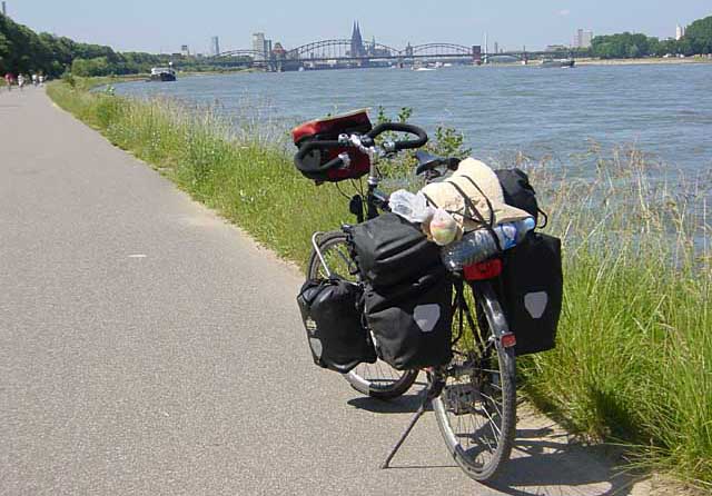 Fahrrad mit Kölner Dom